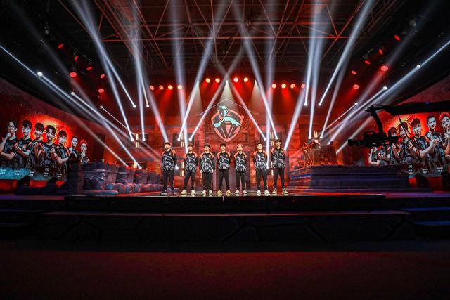 爱游戏官网-关于中原朱雀队鏖战嵩山战狼队，冲浪杯赛险胜，核心复出即建功。观赏性拉满的信息